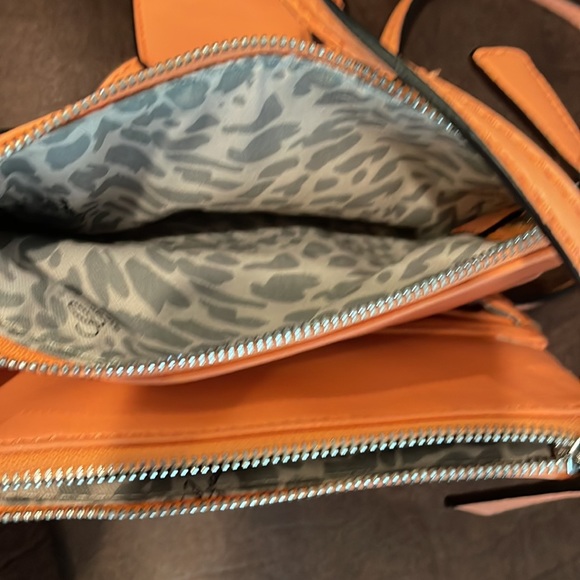 Guess cross-body purse - new without tags - Picture 6 of 8